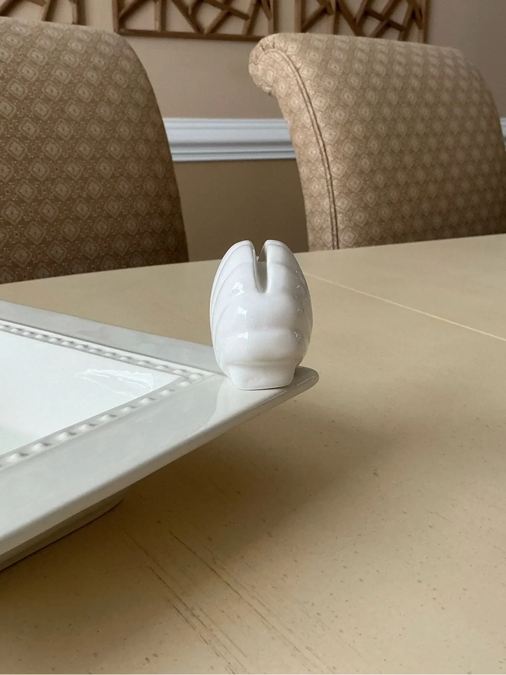 White Seashell Place Card Holder Platter Decoration  🐚